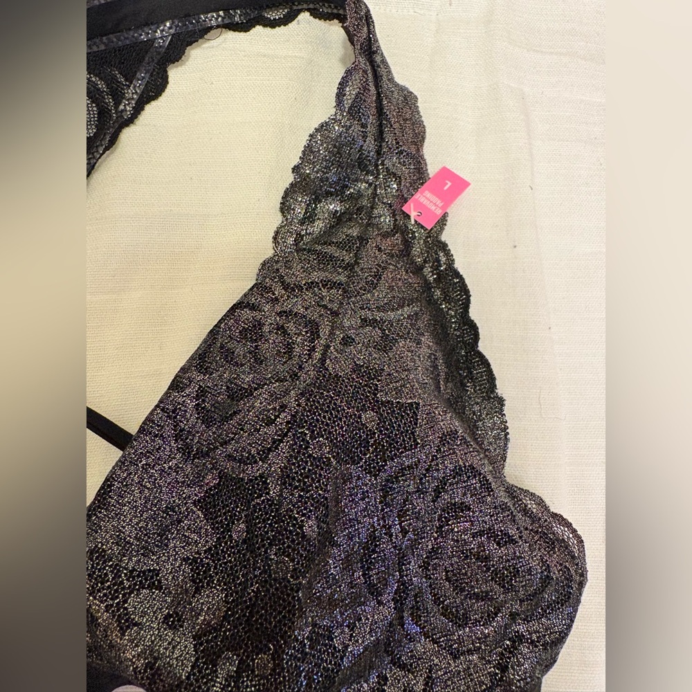 Nwt Victoria’s Secret sports bra shimmer size large